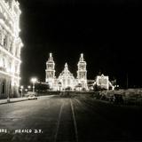 Ciudad de México, Distrito Federal. . Avenida 20 de Noviembre, vista nocturna