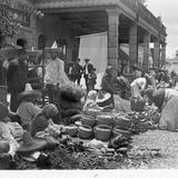 Mercado frente a la tienda de raya; hoy, Casa de la Cultura (circa 1910)