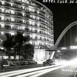 Hotel Club de Pesca, visto de noche