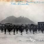 Tabla gimnastica del 13 batallon del ejercito Mexicano 5 de Mayo de 1923 Monterrey, Nuevo León