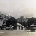 Atrio y Catedral de Morelia, Michoacán. ( Fechada en 1924 ).